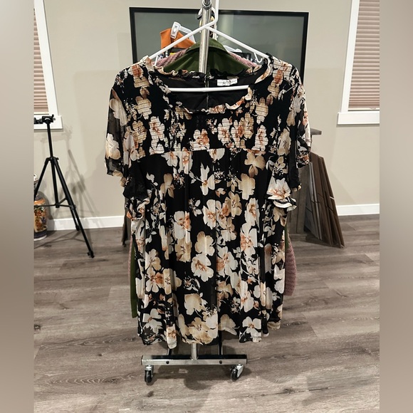 Poppi Women’s plus-size Black & Cream Floral Flutter-sleeve Blouse❤️❤️2X - Picture 2 of 7